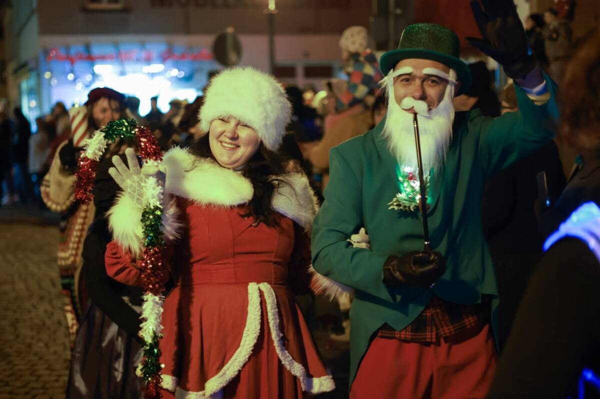 Weihnachts- und Märchenfigurenparade
