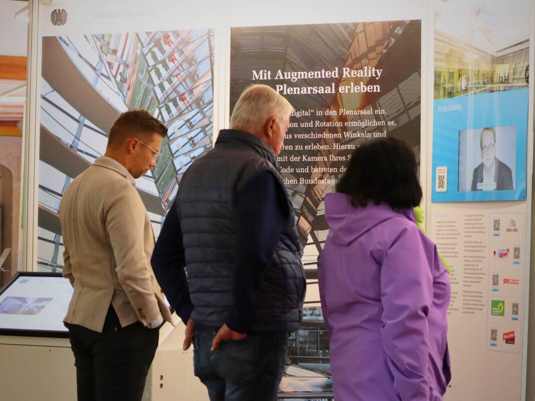 Wanderausstellung des Deutschen Bundestags im Scheithof