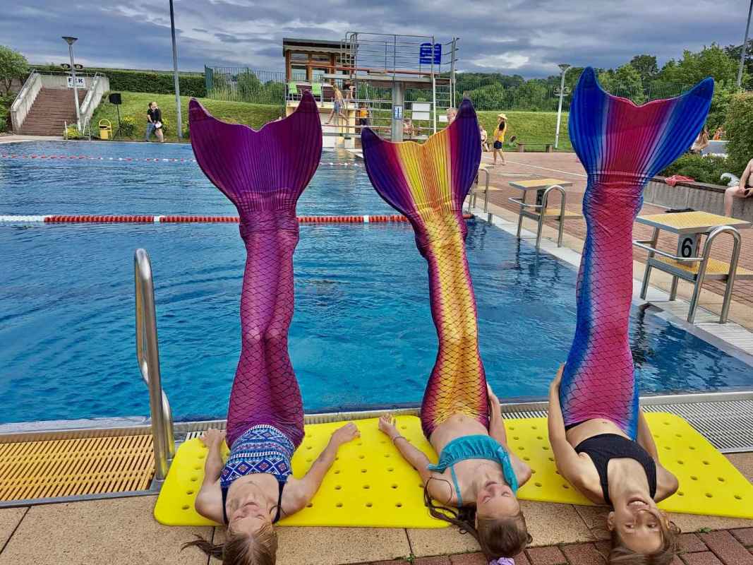 Meerjungfrauen-Schwimmen zum Badfest 2023.