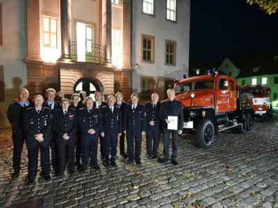Gruppenfoto - Ehrung ehrenamtlich Aktiver für die Leistungen im Bereich der Feuerwehr