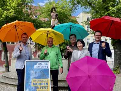 Bürgermeister Michael Kieslich, Günther Stierand vom Mühltallaufverein, Andreas Günther von der Veranstaltungsagentur, Christine Daum von der Eisenberger Innenstadt Initiative und Stadtmanager Max Nottrodt (v.L.n.R)