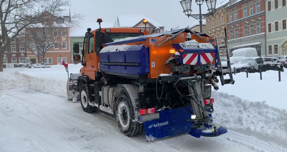 Winterdienstfahrzeug des Bauhofs