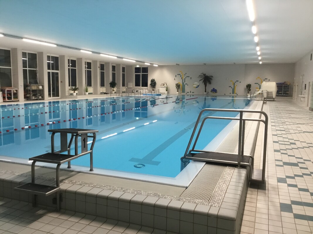 Schwimmbecken im Hallenbad 2