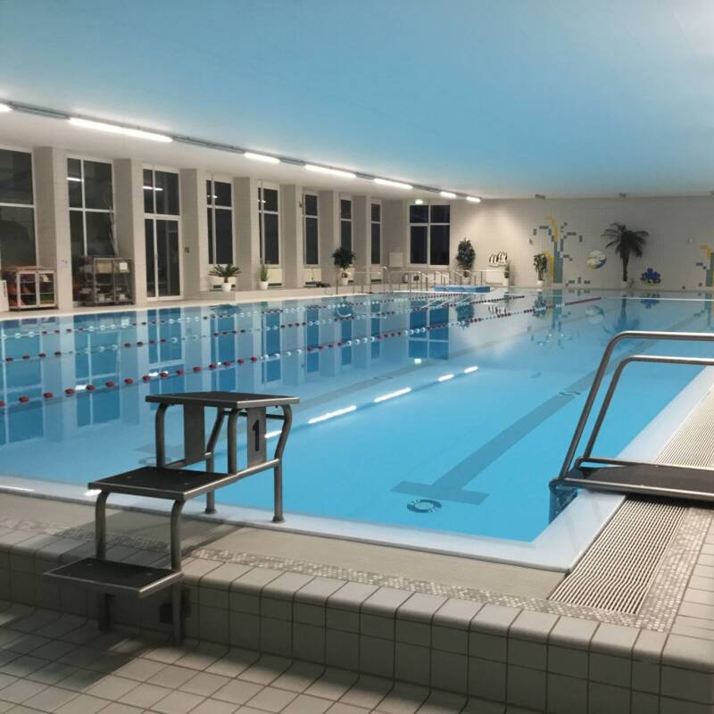 Schwimmbecken im Hallenbad 2