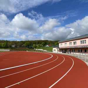Stadion Eisenberg mit Gebäudekomplex