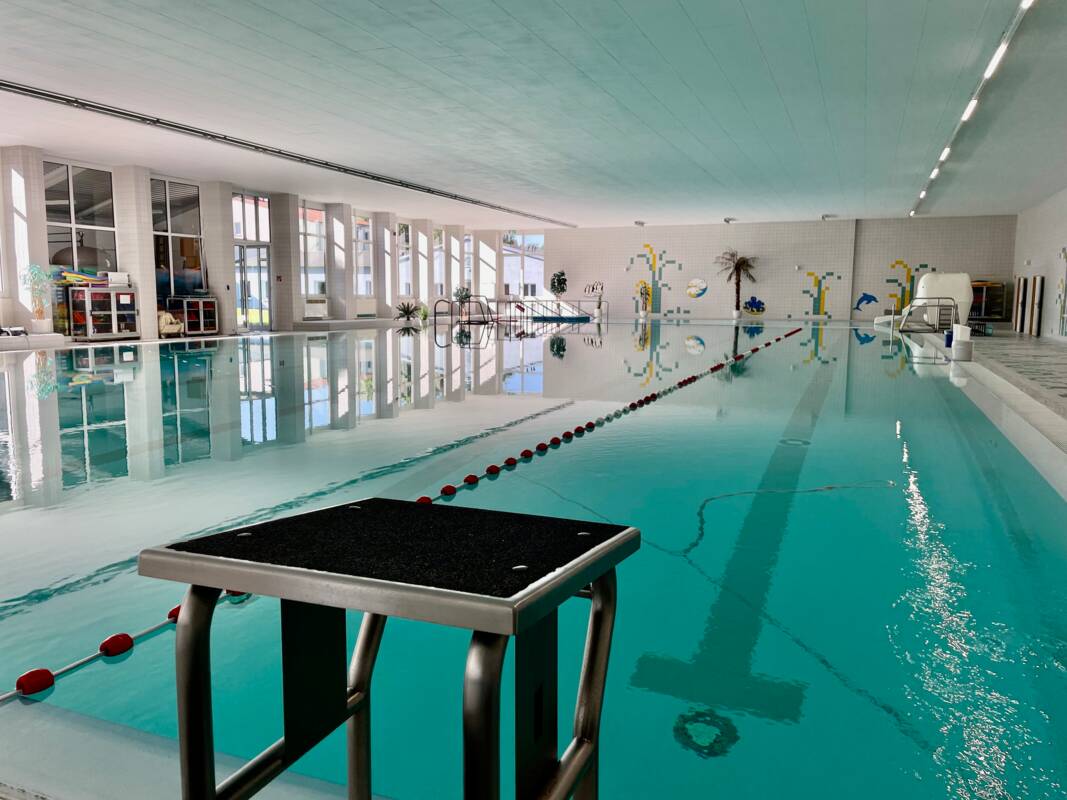 Vorbereitungen im Eisenberger Hallenbad.