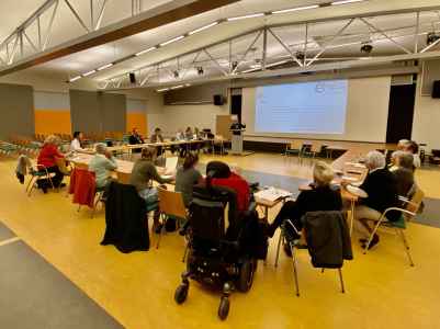 Diskussionsrunde zum Pflegeforum des Seniorenbeirates der Stadt Eisenberg in der Stadthalle.