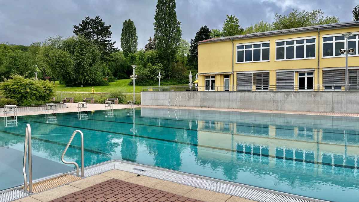 Vorbereitetes Sportbecken im Eisenberger Freibad