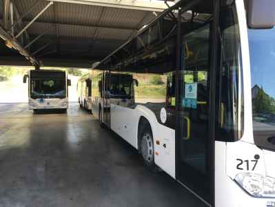 Busse der JES Verkehrsgesellschaft im Depot Eisenberg