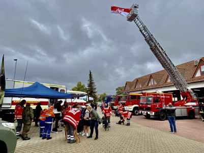Buntes Trieben auf dem Gelände der Eisenberger Feuerwehr zum Tag der Retter.