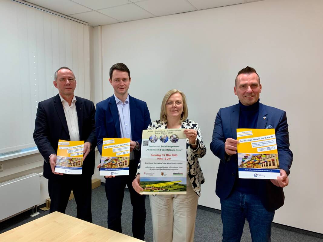 Stefan Scholz von der Agentur für Arbeit, Landrat Johann Waschnewski, Sindy Koska vom Jobcenter und Bürgermeister Michael Kieslich (v.L.n.R.) bei der Vorstellung der anstehenden Messen.